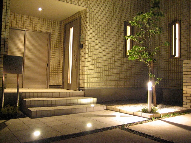 雪国の星ガーデン エクステリアプラザ パルレ 秋田県 佐藤様邸 Spectacular garden lighting by lighting professionals. Enjoy a dramatic, romantic, even mysterious scene comparing to a day time.