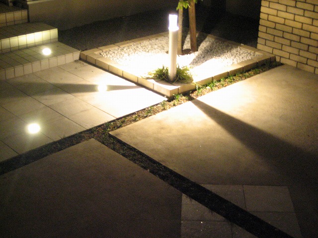 雪国の星ガーデン エクステリアプラザ パルレ 秋田県 佐藤様邸 Spectacular garden lighting by lighting professionals. Enjoy a dramatic, romantic, even mysterious scene comparing to a day time.