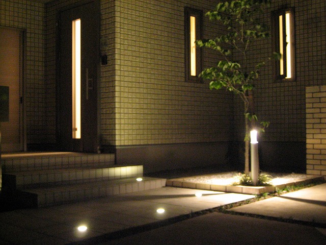 雪国の星ガーデン エクステリアプラザ パルレ 秋田県 佐藤様邸 Spectacular garden lighting by lighting professionals. Enjoy a dramatic, romantic, even mysterious scene comparing to a day time.