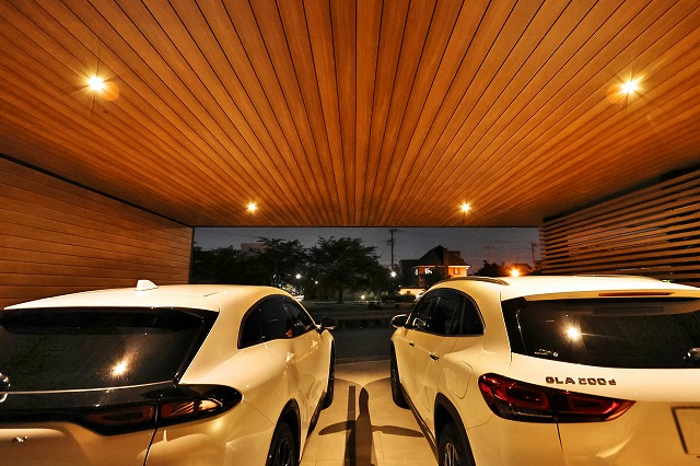 暖か味のあるファサードデザイン　株式会社カシイ　ビークス富山店　富山市T様邸 Spectacular garden lighting by lighting professionals. Enjoy a dramatic, romantic, even mysterious scene comparing to a day time.