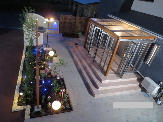 家族が楽しめるプレミアムガーデン 有限会社西舘拓硝子店 岩手県I様邸 Spectacular garden lighting by lighting professionals. Enjoy a dramatic, romantic, even mysterious scene comparing to a day time.