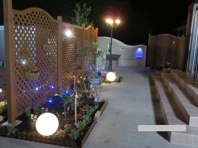 家族が楽しめるプレミアムガーデン 有限会社西舘拓硝子店 岩手県I様邸 Spectacular garden lighting by lighting professionals. Enjoy a dramatic, romantic, even mysterious scene comparing to a day time.
