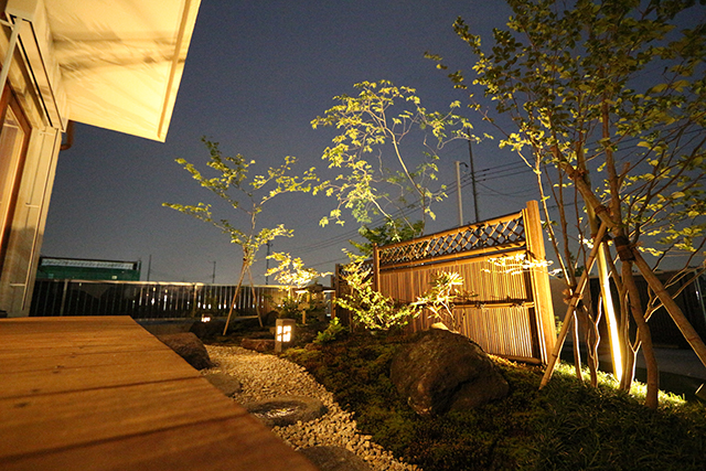 暮らしに潤いをプラス。上質な空間へ。 Breeze Garden 埼玉県W様邸 Spectacular garden lighting by lighting professionals. Enjoy a dramatic, romantic, even mysterious scene comparing to a day time.