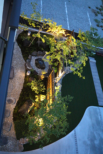 暮らしに潤いをプラス。上質な空間へ。 Breeze Garden 埼玉県W様邸 Spectacular garden lighting by lighting professionals. Enjoy a dramatic, romantic, even mysterious scene comparing to a day time.