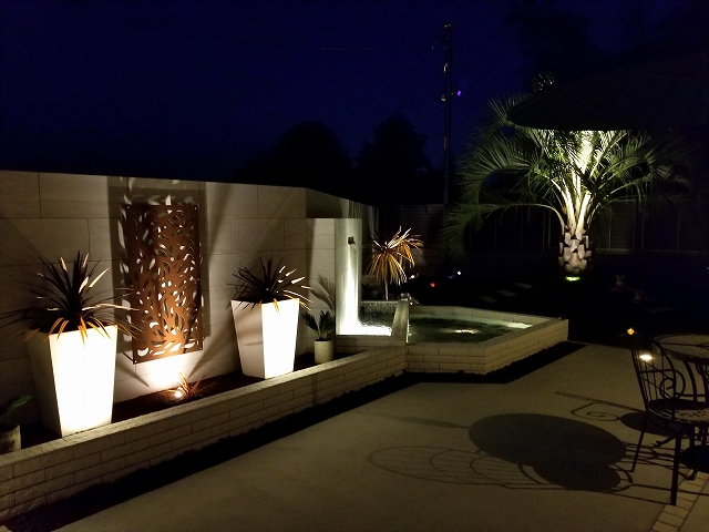 高級感のあるリゾート空間　株式会社大興　埼玉県S様邸 Spectacular garden lighting by lighting professionals. Enjoy a dramatic, romantic, even mysterious scene comparing to a day time.
