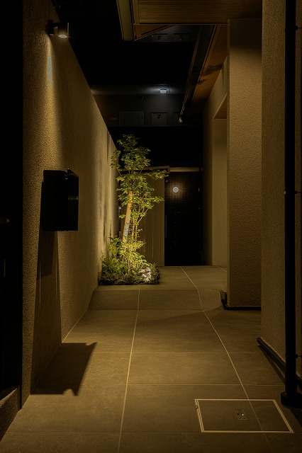 光と植栽で創る癒しのプライベートテラス　グランド工房　小倉店　福岡県M様邸 Spectacular garden lighting by lighting professionals. Enjoy a dramatic, romantic, even mysterious scene comparing to a day time.