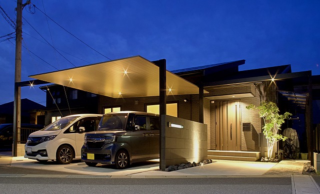 ライテイングで冴えわたる大人モダン　サコヤマエクステリア　SAKOYAMA EXTERIOR　山口県F様邸 Spectacular garden lighting by lighting professionals. Enjoy a dramatic, romantic, even mysterious scene comparing to a day time.