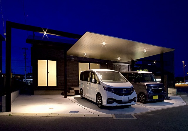 ライテイングで冴えわたる大人モダン　サコヤマエクステリア　SAKOYAMA EXTERIOR　山口県F様邸 Spectacular garden lighting by lighting professionals. Enjoy a dramatic, romantic, even mysterious scene comparing to a day time.