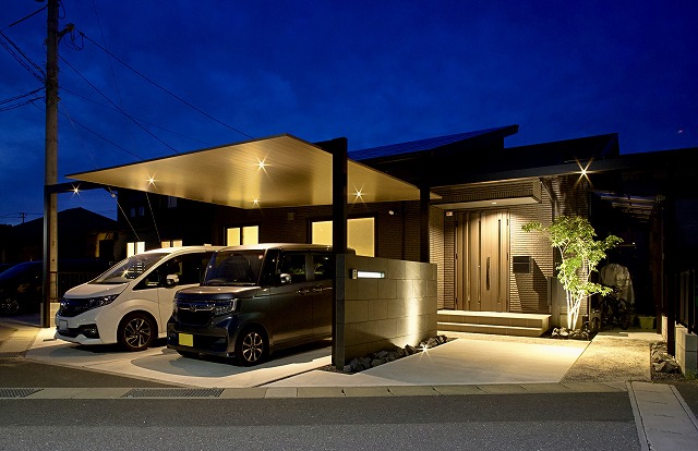 ライテイングで冴えわたる大人モダン　サコヤマエクステリア　SAKOYAMA EXTERIOR　山口県F様邸 Spectacular garden lighting by lighting professionals. Enjoy a dramatic, romantic, even mysterious scene comparing to a day time.