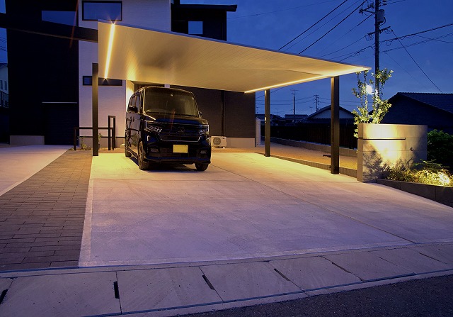 ライテイングで冴えわたる大人モダン　サコヤマエクステリア　SAKOYAMA EXTERIOR　山口県A様邸 Spectacular garden lighting by lighting professionals. Enjoy a dramatic, romantic, even mysterious scene comparing to a day time.