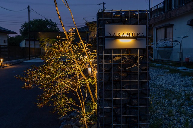 旗竿地を利用した演出照明　㈲和建　三重県N様邸 Spectacular garden lighting by lighting professionals. Enjoy a dramatic, romantic, even mysterious scene comparing to a day time.