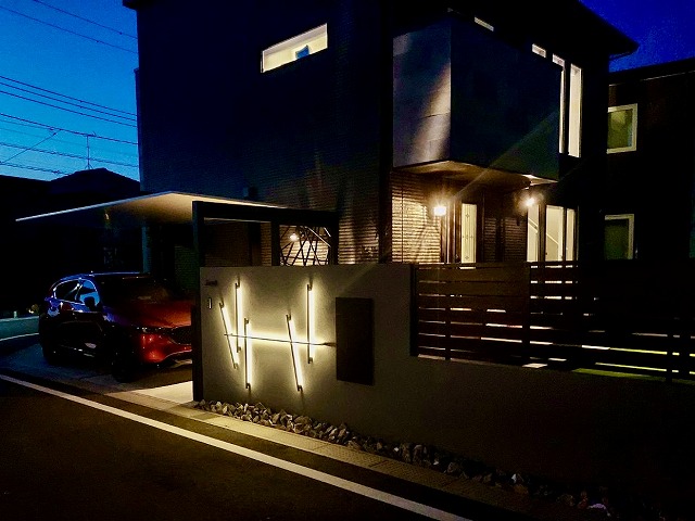 モダン×アート×安心感 株式会社グレイスガーデン 千葉県D様邸 Spectacular garden lighting by lighting professionals. Enjoy a dramatic, romantic, even mysterious scene comparing to a day time.