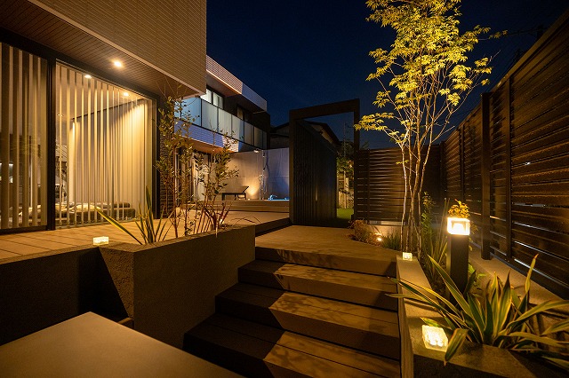 アーバンリゾート　外部空間デザイン・グラン株式会社　兵庫県M様邸 Spectacular garden lighting by lighting professionals. Enjoy a dramatic, romantic, even mysterious scene comparing to a day time.