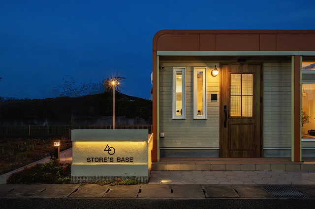 Rural Beacon -光の導き標-　郡建設株式会社　千葉県 STORE’S BASE Spectacular garden lighting by lighting professionals. Enjoy a dramatic, romantic, even mysterious scene comparing to a day time.