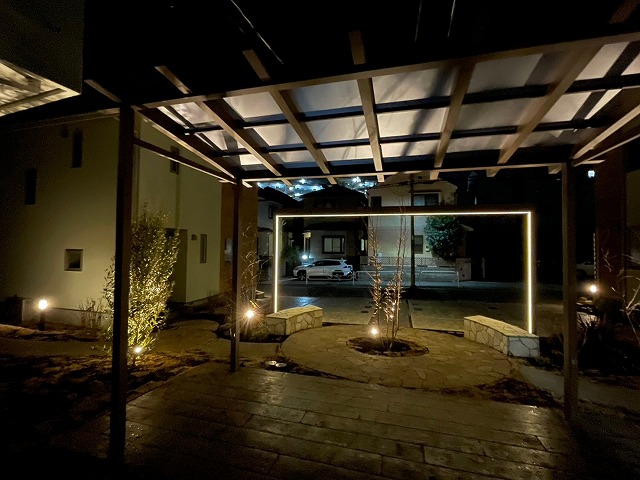やすらぎの光が誘うアプローチ　株式会社ＬＡＮＤ-Ｈ.Ａ.Ｇ　神奈川県 戸建住宅 Spectacular garden lighting by lighting professionals. Enjoy a dramatic, romantic, even mysterious scene comparing to a day time.