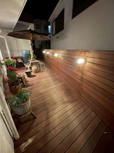 天然木とマリンライトの癒しの光　株式会社ＬＡＮＤ-Ｈ.Ａ.Ｇ　神奈川県K様邸 Spectacular garden lighting by lighting professionals. Enjoy a dramatic, romantic, even mysterious scene comparing to a day time.