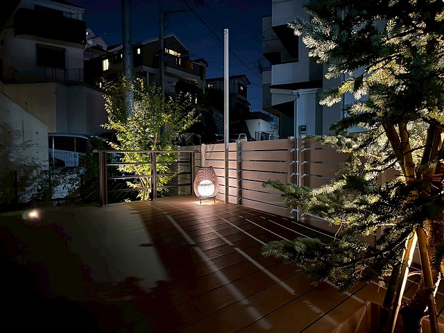 ラタンの灯りが彩る寛ぎのリゾート空間 株式会社LAND-H.A.G 神奈川県N様邸 Spectacular garden lighting by lighting professionals. Enjoy a dramatic, romantic, even mysterious scene comparing to a day time.