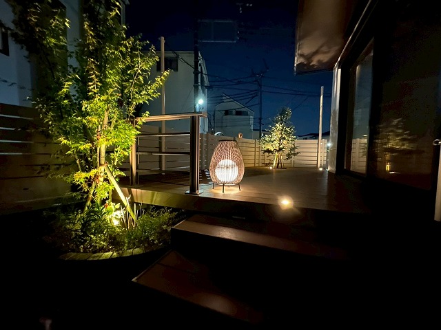 ラタンの灯りが彩る寛ぎのリゾート空間 株式会社LAND-H.A.G 神奈川県N様邸 Spectacular garden lighting by lighting professionals. Enjoy a dramatic, romantic, even mysterious scene comparing to a day time.