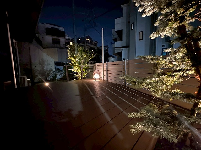 ラタンの灯りが彩る寛ぎのリゾート空間 株式会社LAND-H.A.G 神奈川県N様邸 Spectacular garden lighting by lighting professionals. Enjoy a dramatic, romantic, even mysterious scene comparing to a day time.