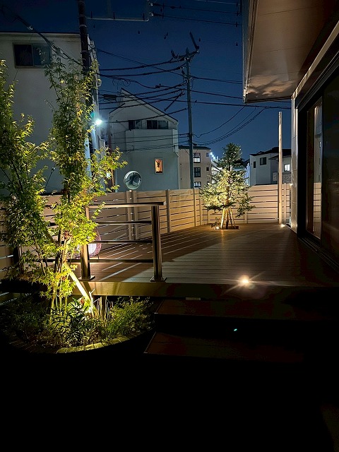 ラタンの灯りが彩る寛ぎのリゾート空間 株式会社LAND-H.A.G 神奈川県N様邸 Spectacular garden lighting by lighting professionals. Enjoy a dramatic, romantic, even mysterious scene comparing to a day time.