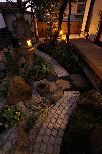 奥行きを感じる和風庭園　株式会社グリーンケア 武蔵野店　東京都M様邸 Spectacular garden lighting by lighting professionals. Enjoy a dramatic, romantic, even mysterious scene comparing to a day time.