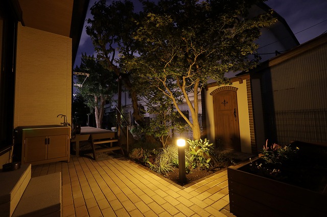 奥行きを感じる和風庭園　株式会社グリーンケア 武蔵野店　東京都M様邸 Spectacular garden lighting by lighting professionals. Enjoy a dramatic, romantic, even mysterious scene comparing to a day time.