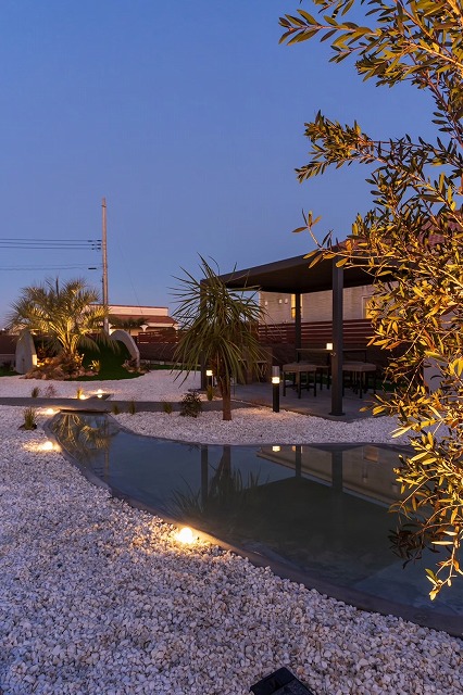 リゾート＆ドッグラン　株式会社Cuddle Design　千葉県O様邸 Spectacular garden lighting by lighting professionals. Enjoy a dramatic, romantic, even mysterious scene comparing to a day time.