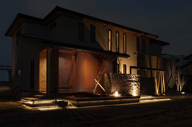 ジャパンディーを引き立てるライティング 株式会社ルーラルコテージ 愛知県S様邸 Spectacular garden lighting by lighting professionals. Enjoy a dramatic, romantic, even mysterious scene comparing to a day time.