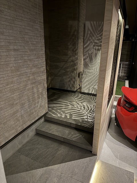 ラグジュアリーな大人の遊び心　BracE　兵庫県M様邸 Spectacular garden lighting by lighting professionals. Enjoy a dramatic, romantic, even mysterious scene comparing to a day time.