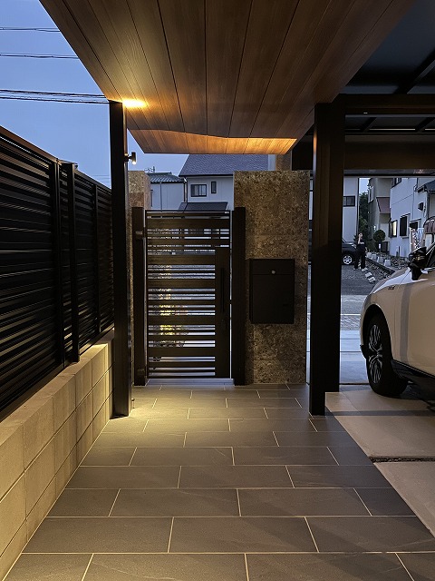 光と上手にお付き合い　株式会社造園サービス　愛知県Ｙ様邸 Spectacular garden lighting by lighting professionals. Enjoy a dramatic, romantic, even mysterious scene comparing to a day time.