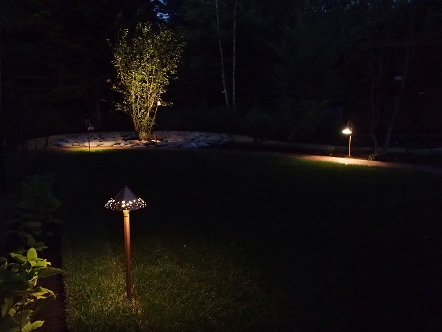 ポイントライティング２　平間造園株式会社　北海道Ｓ様邸 Spectacular garden lighting by lighting professionals. Enjoy a dramatic, romantic, even mysterious scene comparing to a day time.
