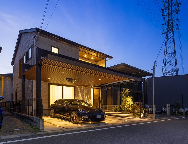 hybrid shadow lighting　パーチェフル／GRAZIE MILLE　滋賀県K様邸 Spectacular garden lighting by lighting professionals. Enjoy a dramatic, romantic, even mysterious scene comparing to a day time.